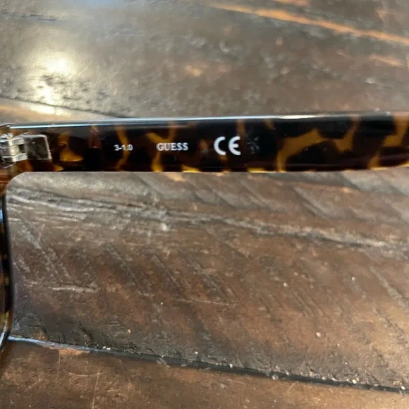Guess Tortoise Shell Sunglasses - Picture 6 of 6